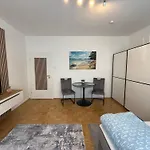 Aurelia Eg Zimmer In Ruhige Lage Mit Garten